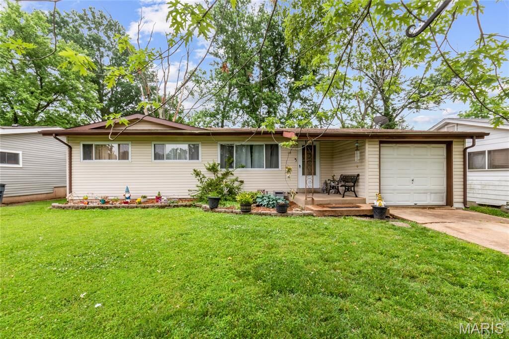 Property Photo: 18 Mary Rose Court MO 63042
