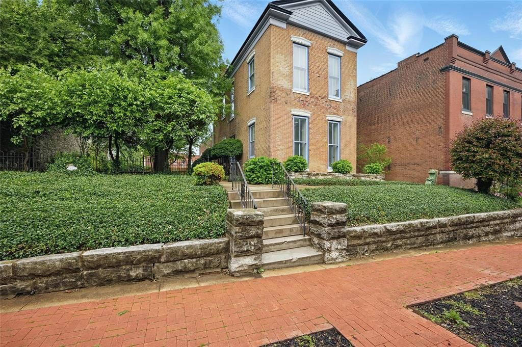 Property Photo:  1225 Mackay Place  MO 63104 