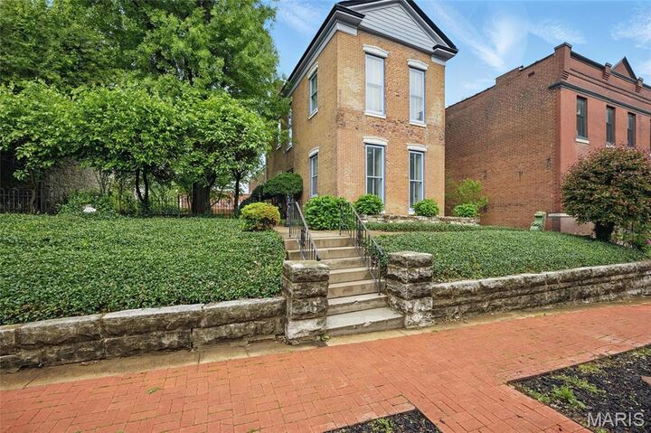 1225 Mackay Place  St Louis MO 63104 photo