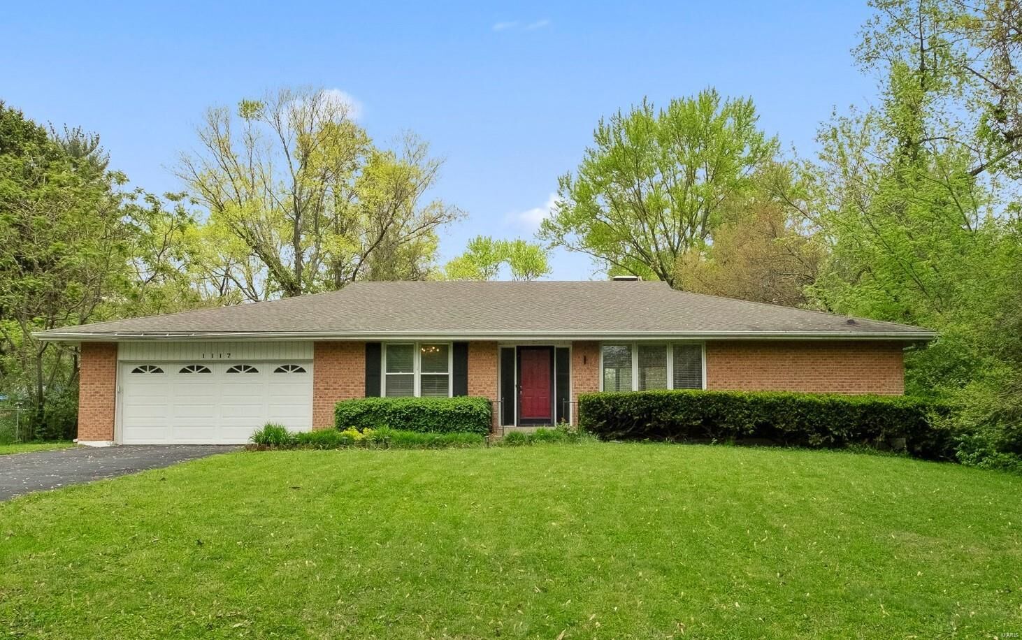 Property Photo:  1117 Stein Road  MO 63135 