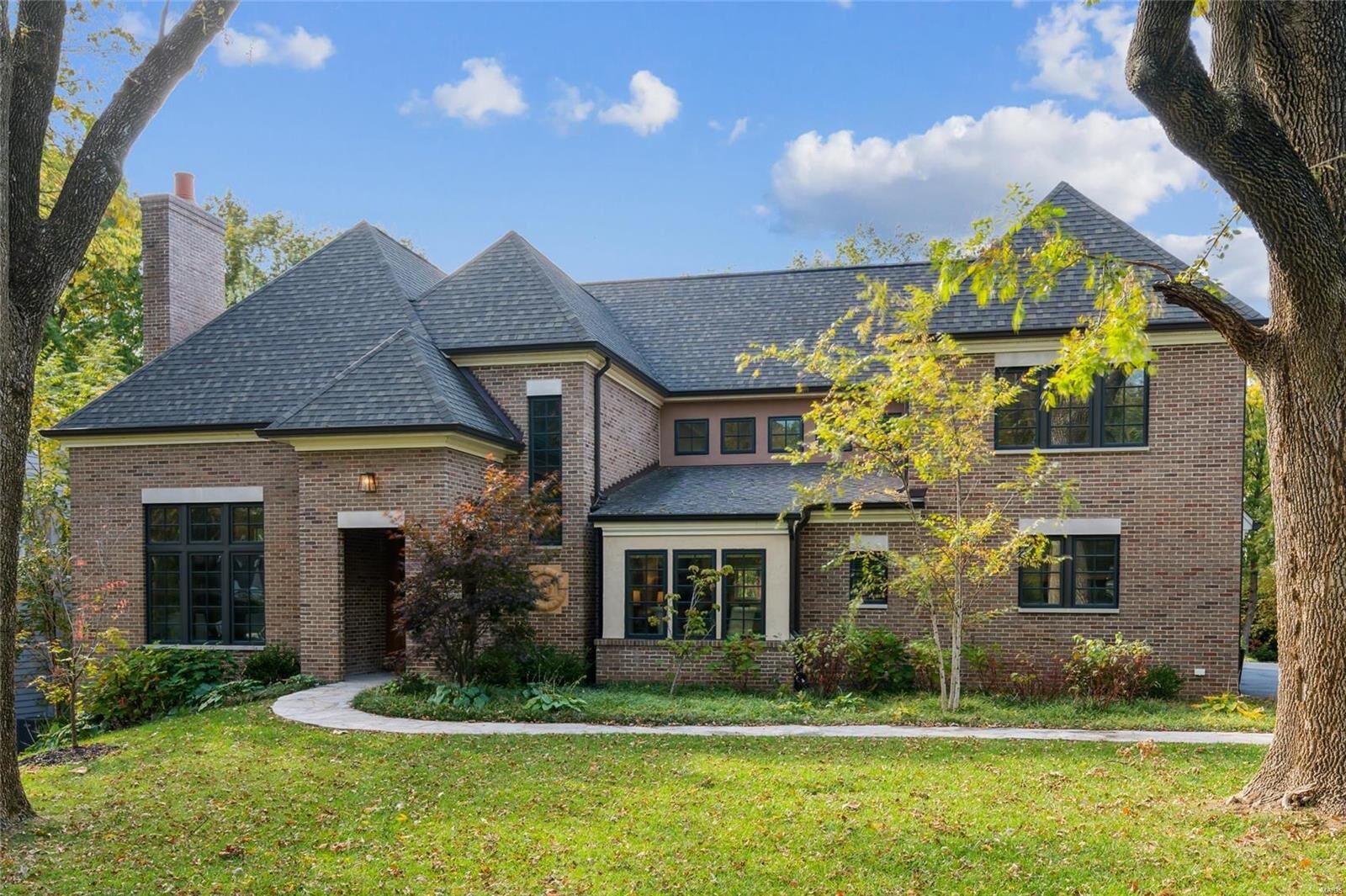 Property Photo: 39 Fair Oaks Drive MO 63124