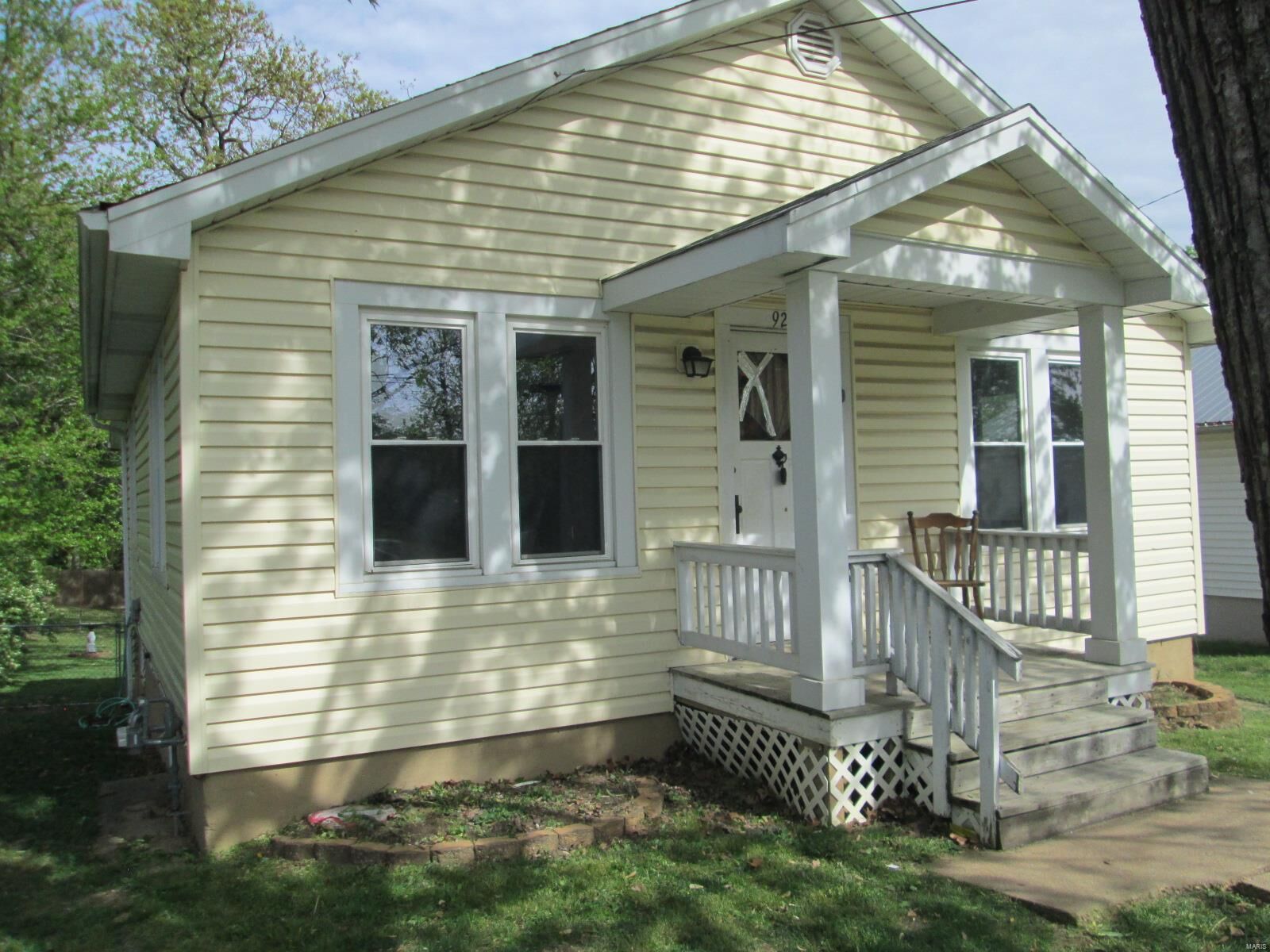 Property Photo:  920 Carl Street  MO 63077 
