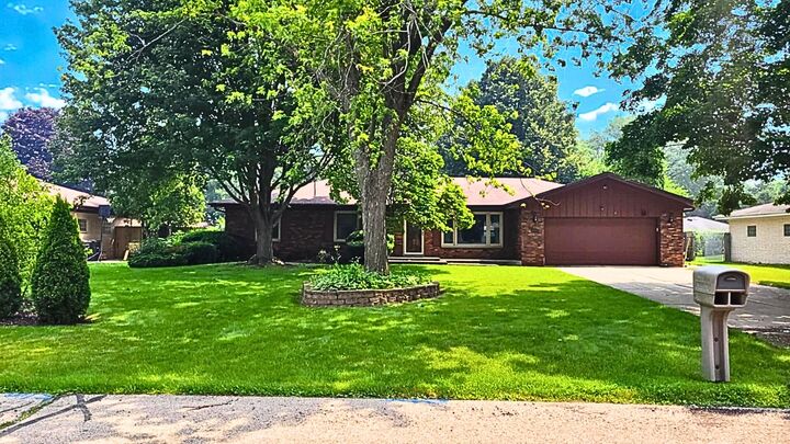 3331 Green Meadows Ln  Elmwood Park WI 53405 photo