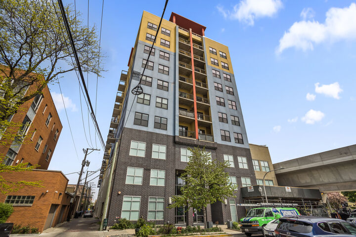 1122 W Catalpa Avenue 706  Chicago IL 60640 photo