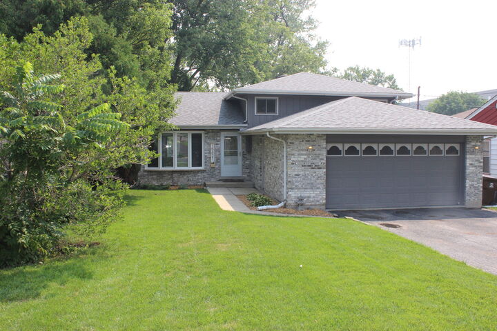 15621 Lamon Avenue  Oak Forest IL 60452 photo