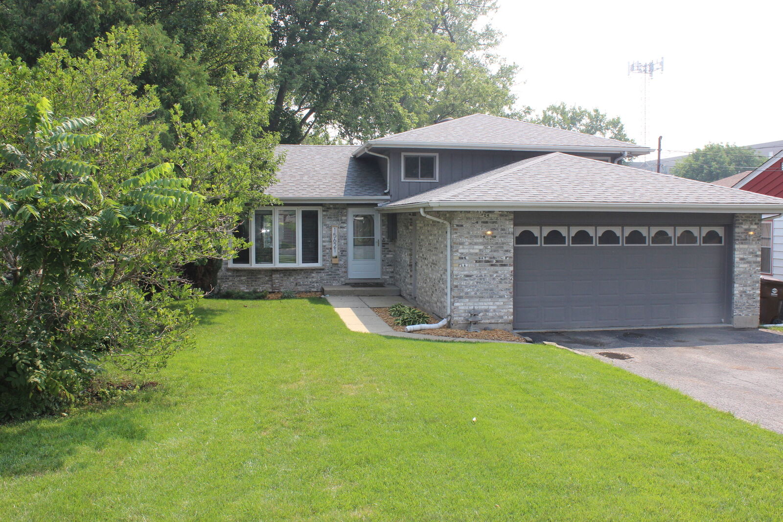 Property Photo: 15621 Lamon Avenue IL 60452