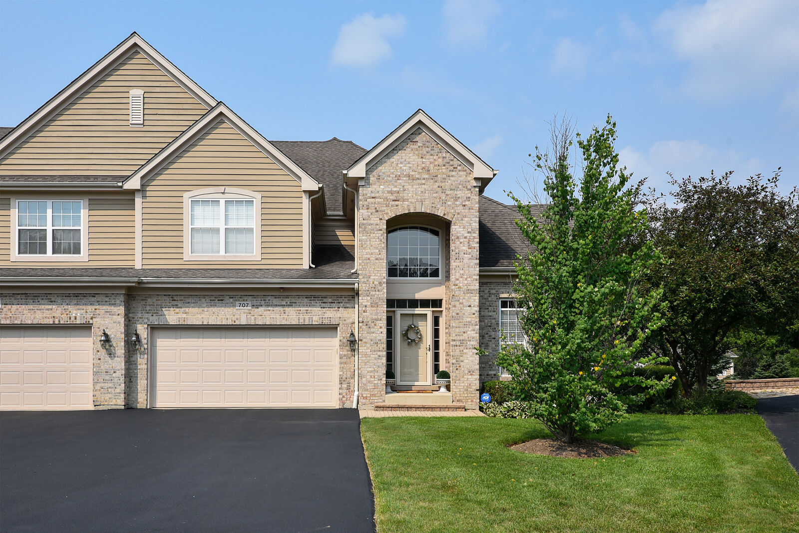 Property Photo:  707 Fieldstone Court  IL 60010 