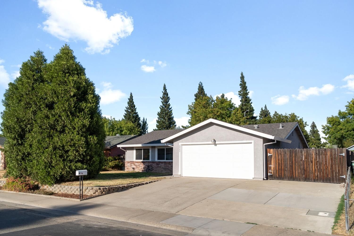 Property Photo:  3543 Scotland Drive  CA 95843 