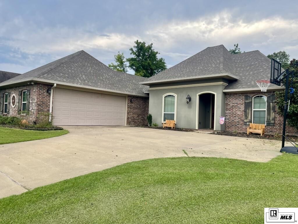 Property Photo: 408 Austin Oaks Circle LA 71292
