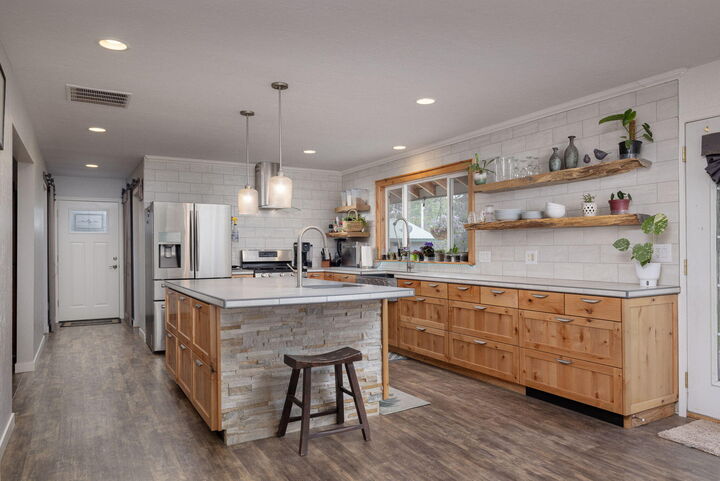 52575 Ammon Road  La Pine OR 97739 photo