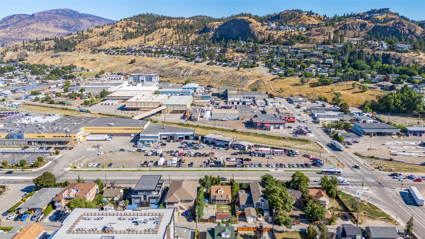Property Photo:  1069 Clement Avenue  BC V1Y 7E3 