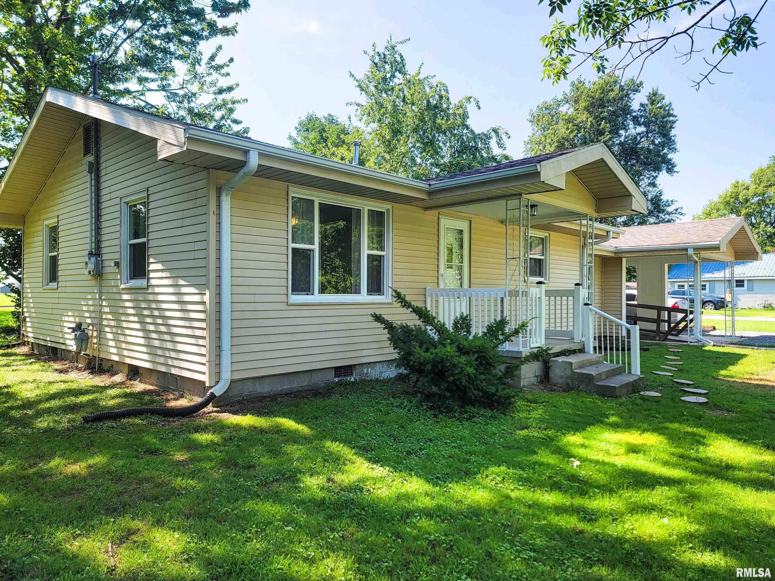325 Campbell Avenue  Flora IL 62839 photo