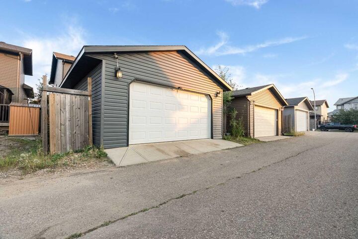 Photo de la propriété: 128 Honeysuckle Way AB T9K 0M8