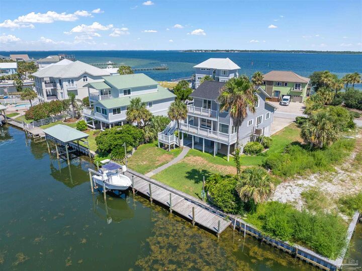 Property Photo: 143 Le Port Dr FL 32561