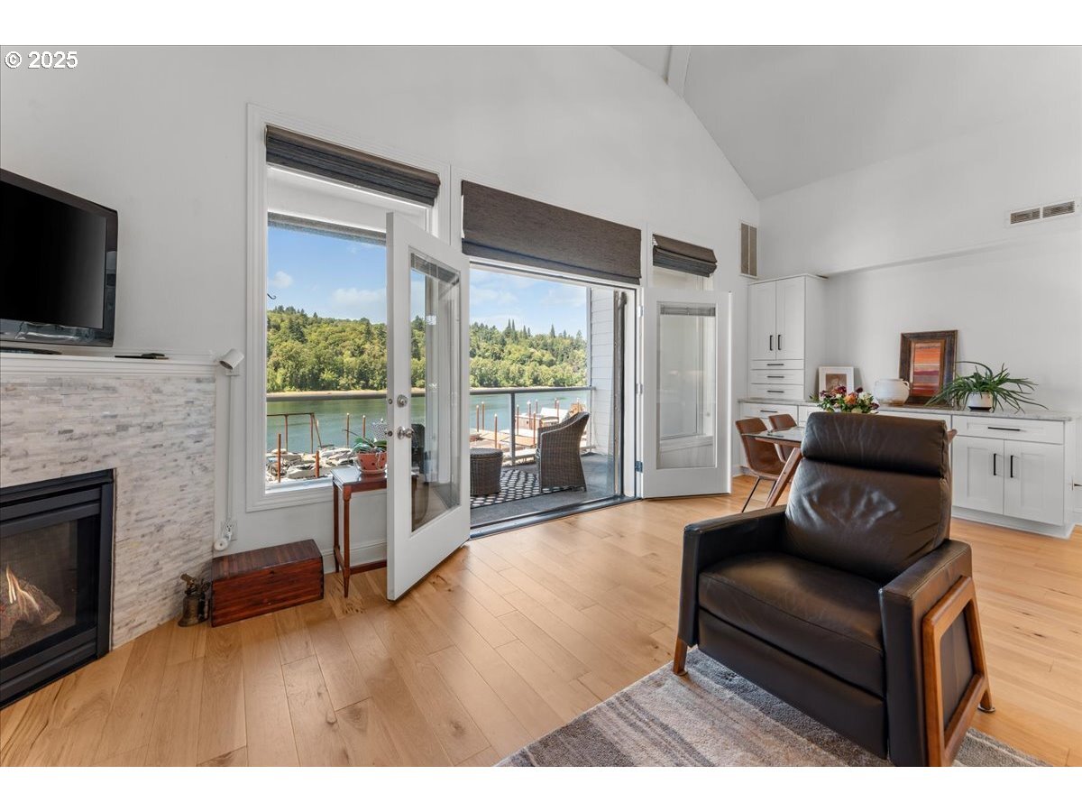 Property Photo: 525 SE Marion St 21 OR 97202