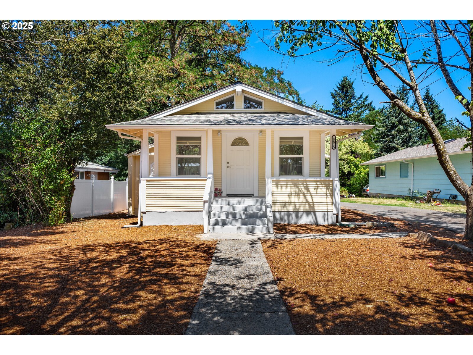 Property Photo: 12515 SE Ramona St OR 97236