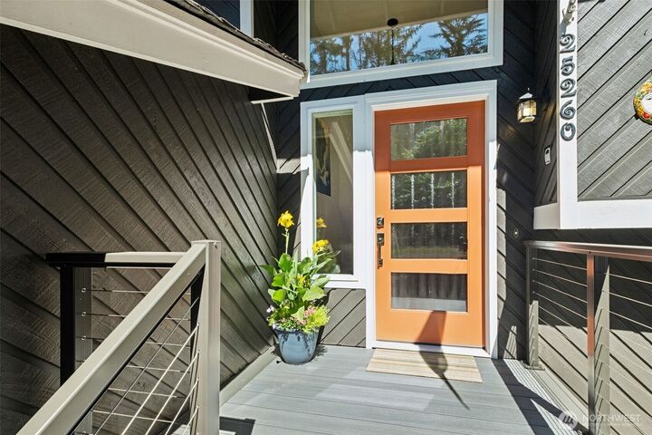Property Photo:  25260 SE Mirrormont Way  WA 98027 