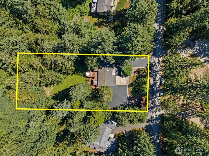 Property Photo: 25260 SE Mirrormont Way WA 98027
