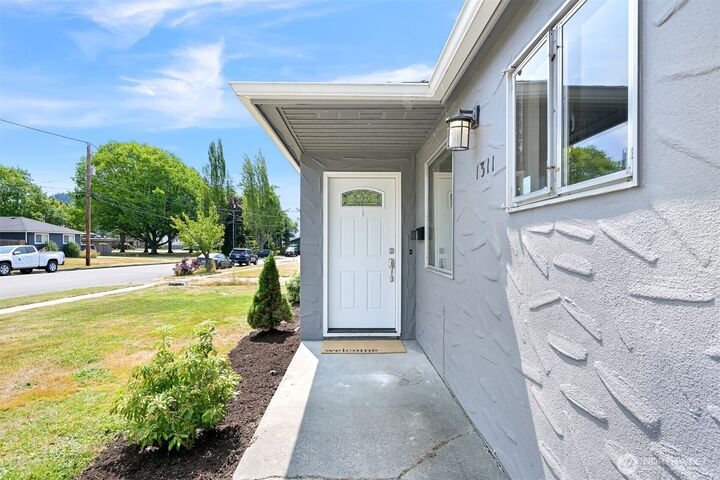 Property Photo:  1311 S 16th Street  WA 98274 