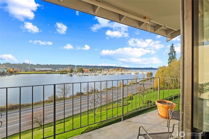 Property Photo:  920  East Bay Drive NE 3C302  WA 98506 