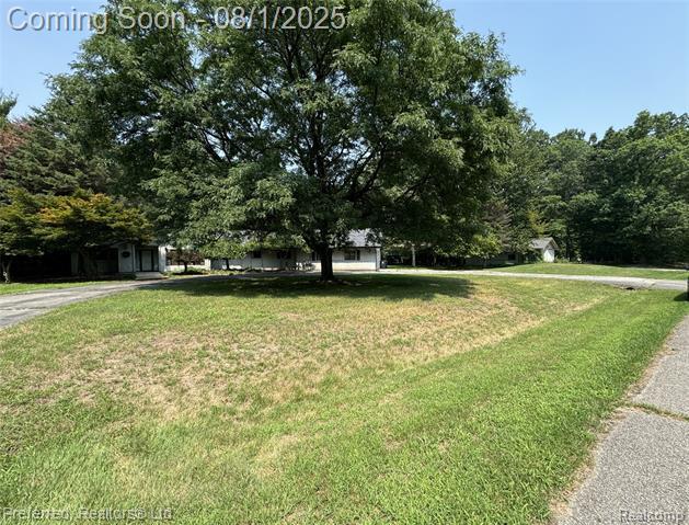 Property Photo: 37782 Oakwood Meadows Drive MI 48185