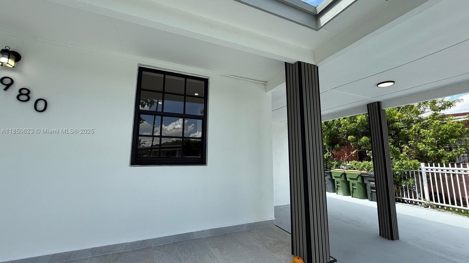 Property Photo:  980 NE 146th St  FL 33161 
