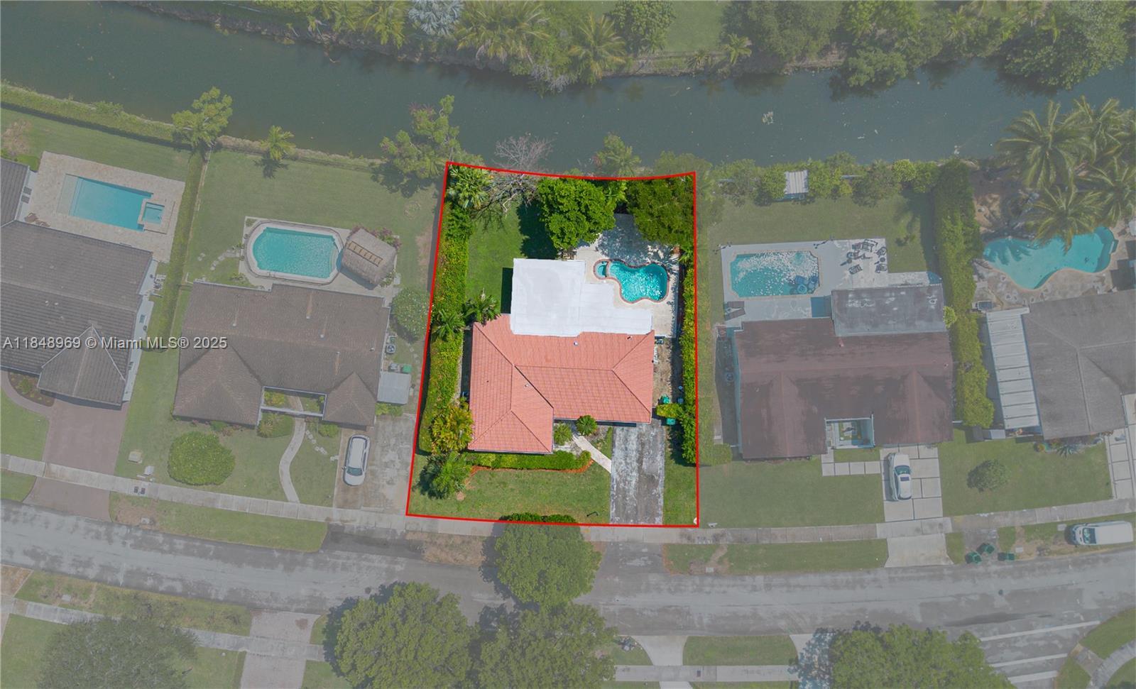 Property Photo: 10420 SW 98th St FL 33176