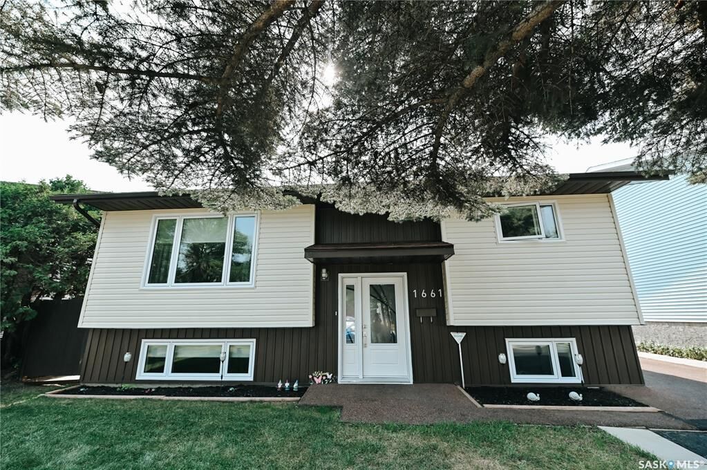Property Photo:  1661 Olive Diefenbaker Drive  SK S6V 7V9 