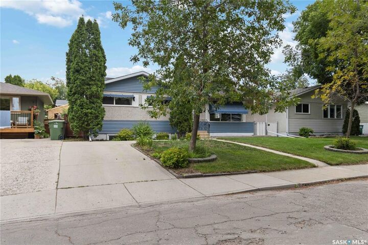Property Photo: 106 Phillips Crescent SK S7H 3N1
