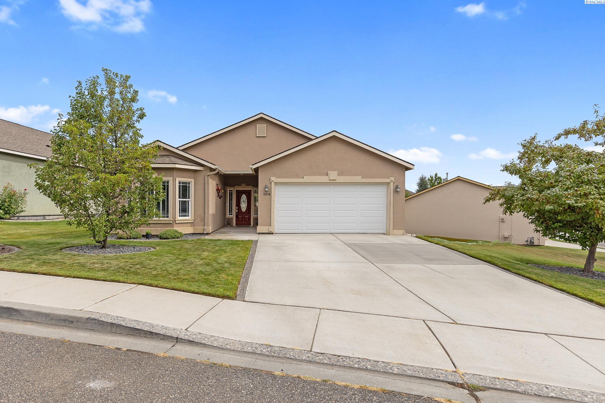 Property Photo: 2616 Eaglewatch Loop WA 99354