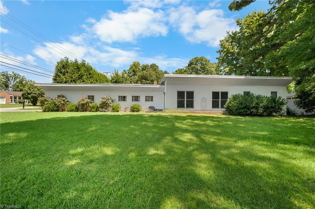 Property Photo:  701 Locust Place  NC 27265 