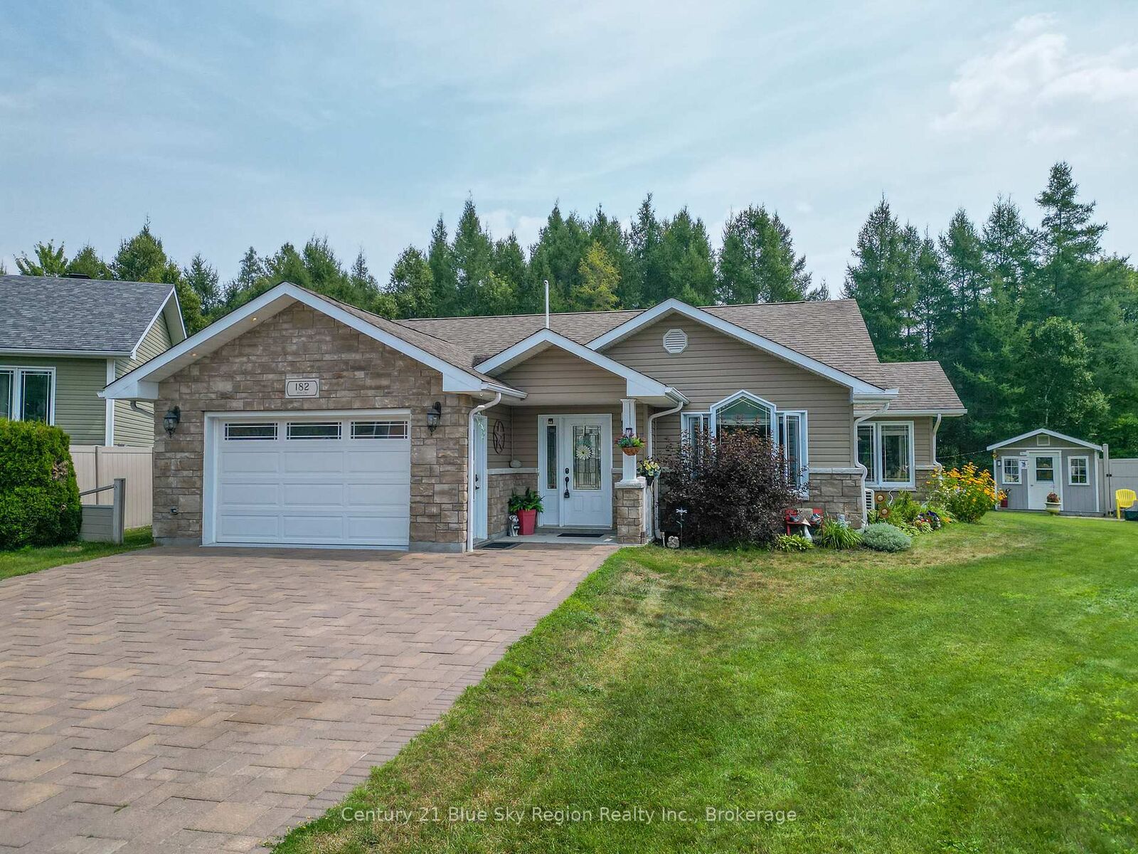 Property Photo: 182 Birch Court ON P2B 3N6