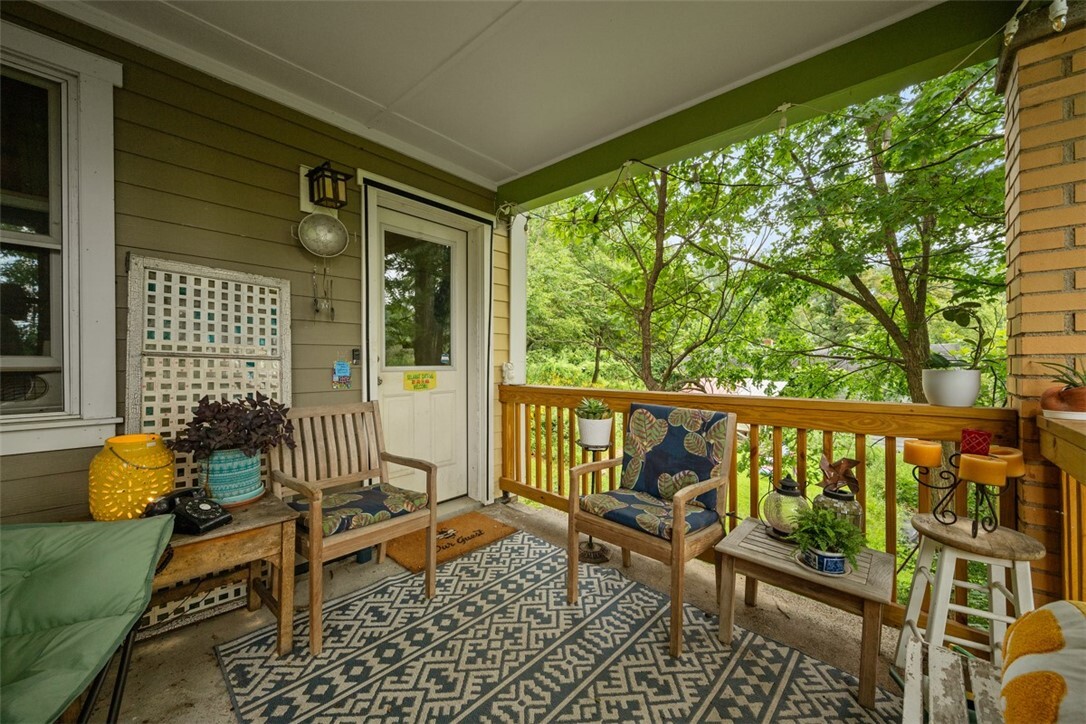 Property Photo: 300 Eddington St PA 15207