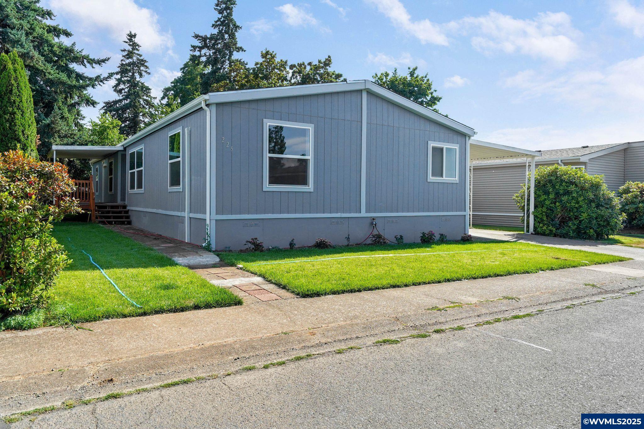 Property Photo: 225 Evergreen Dr OR 97325