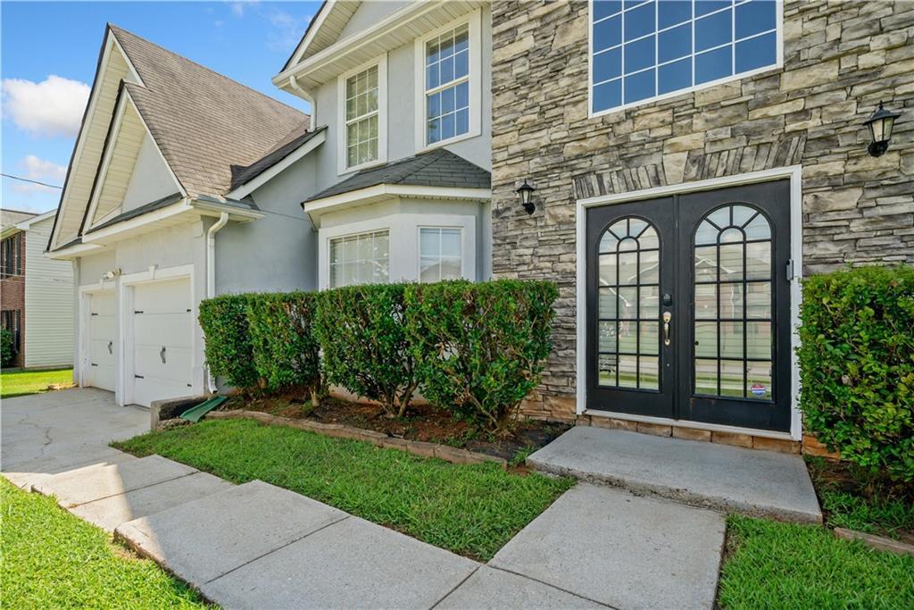 Property Photo: 2307 Eagles Nest Circle GA 30035
