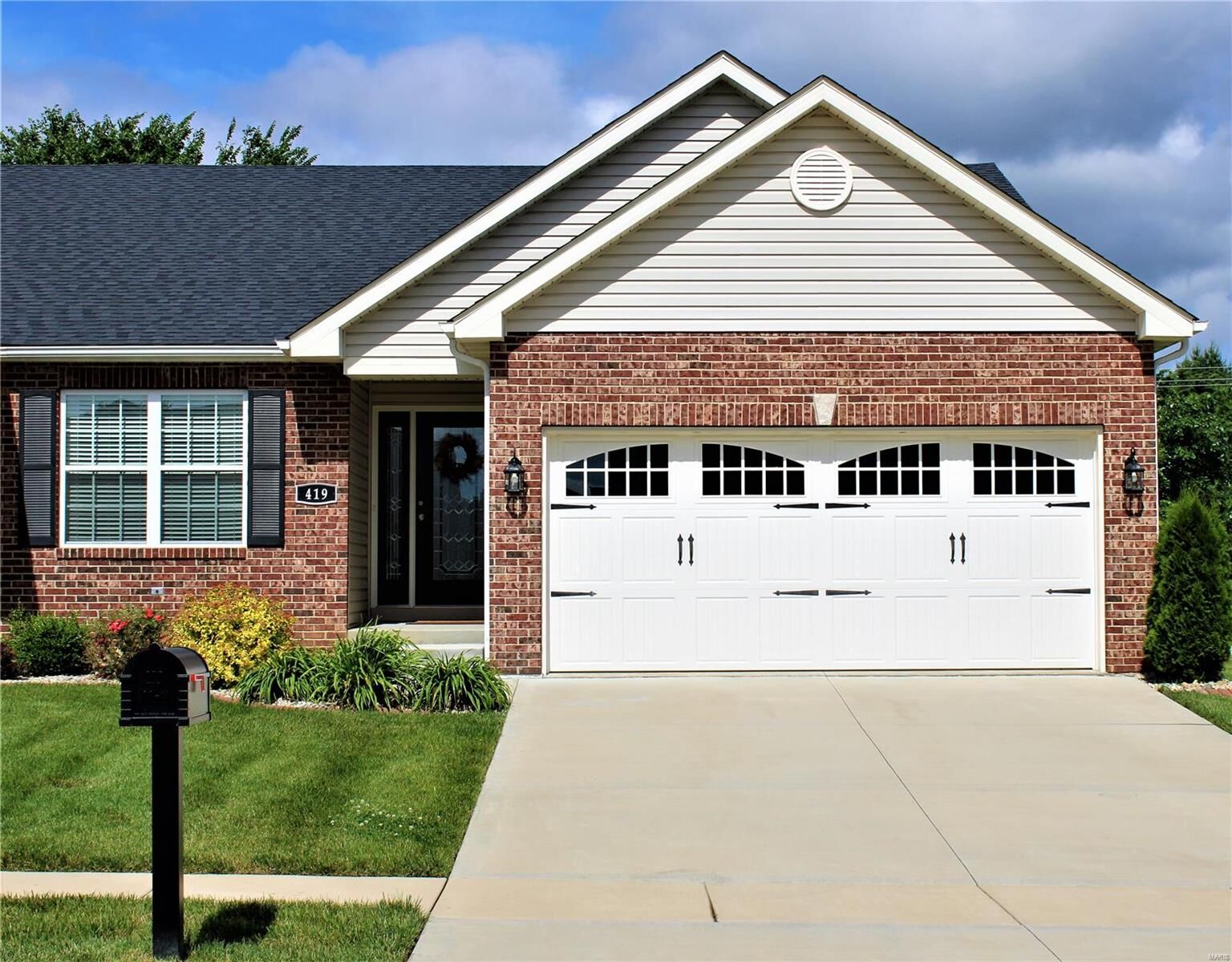 Property Photo: 419 Vancroft Place IL 62269
