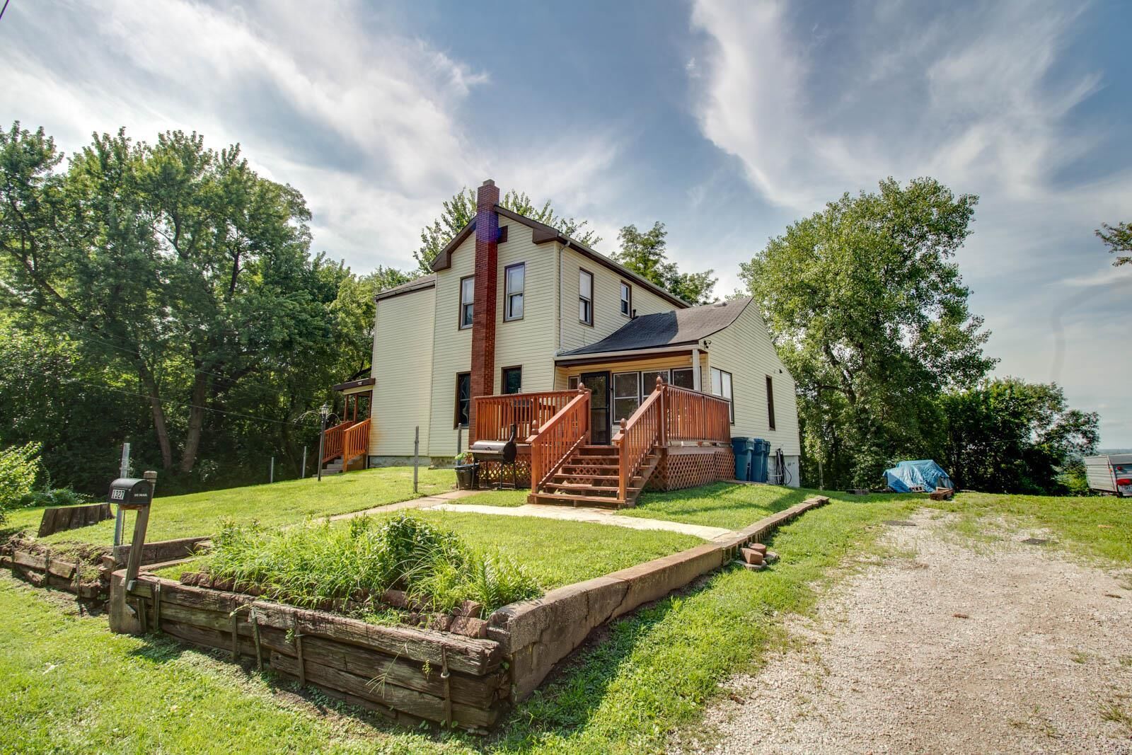 Property Photo: 1327 E 5th Street IL 62002