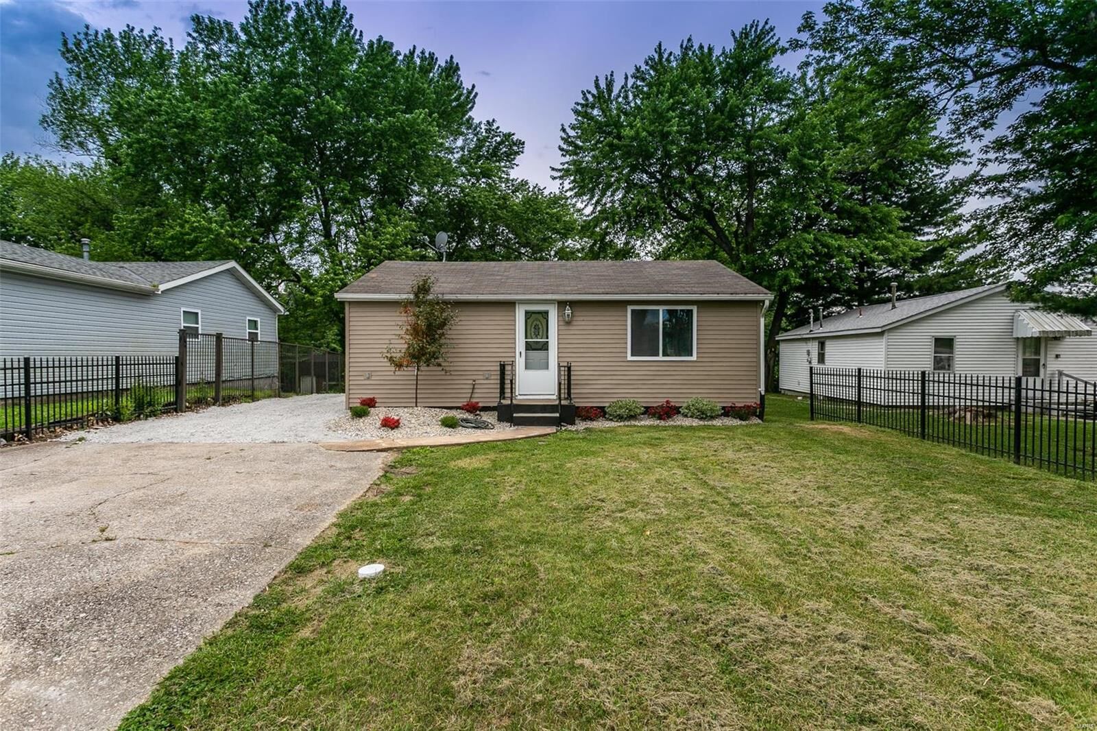 Property Photo: 1244 Walnut Drive IL 62018