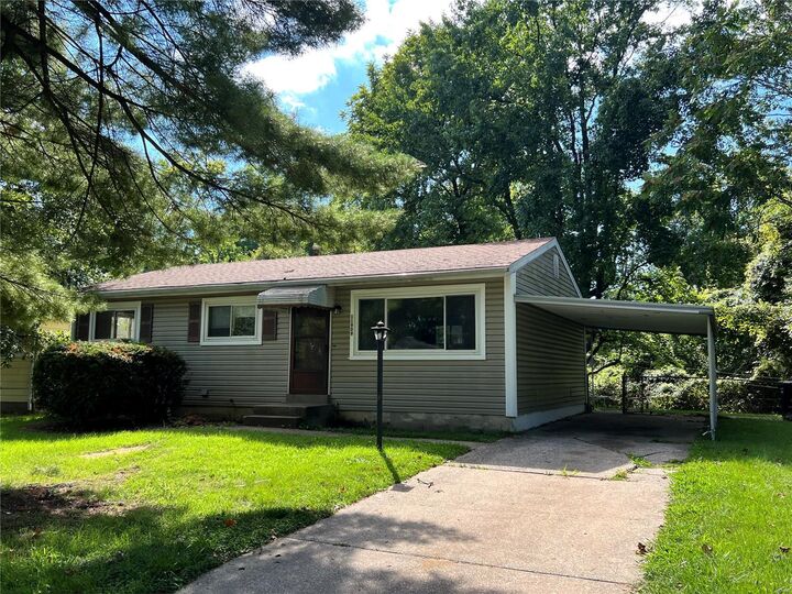 11909 Homestead Avenue  St Louis MO 63138 photo