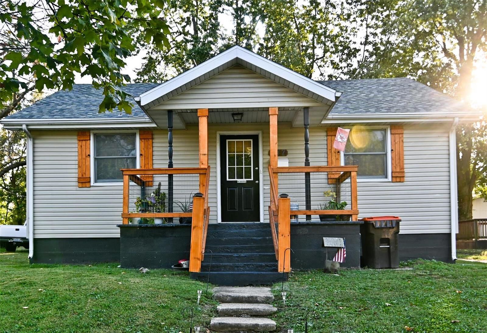 Property Photo: 317 S Washington Avenue MO 65536