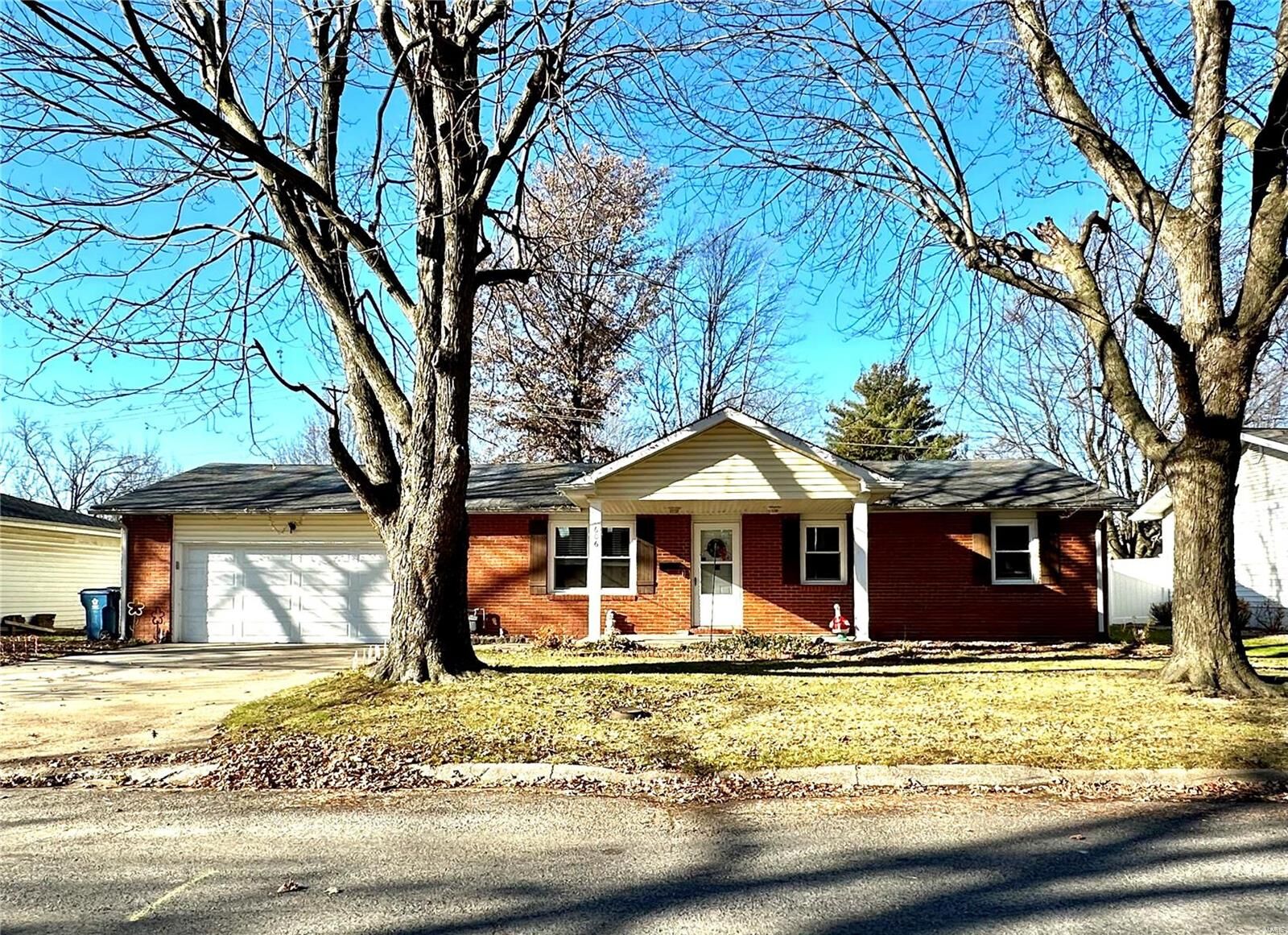 Property Photo:  606 Vermont Street  IL 62010 