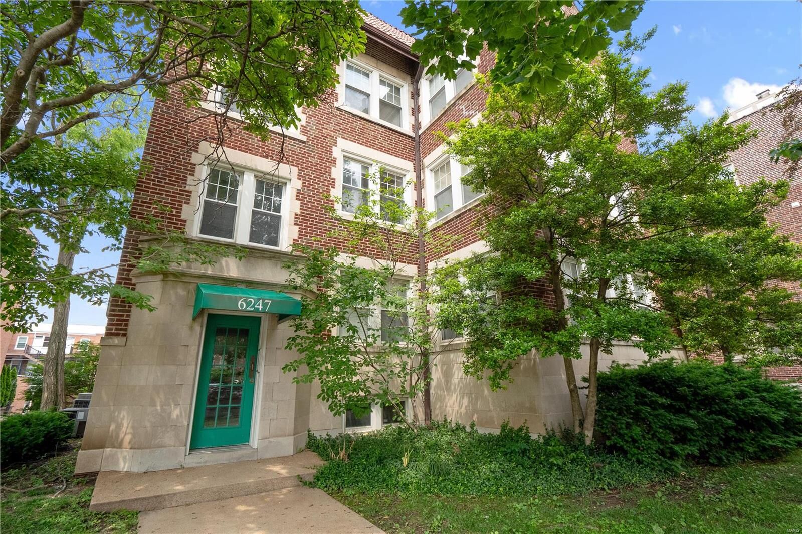 Property Photo: 6247 Rosebury Avenue 1W MO 63105