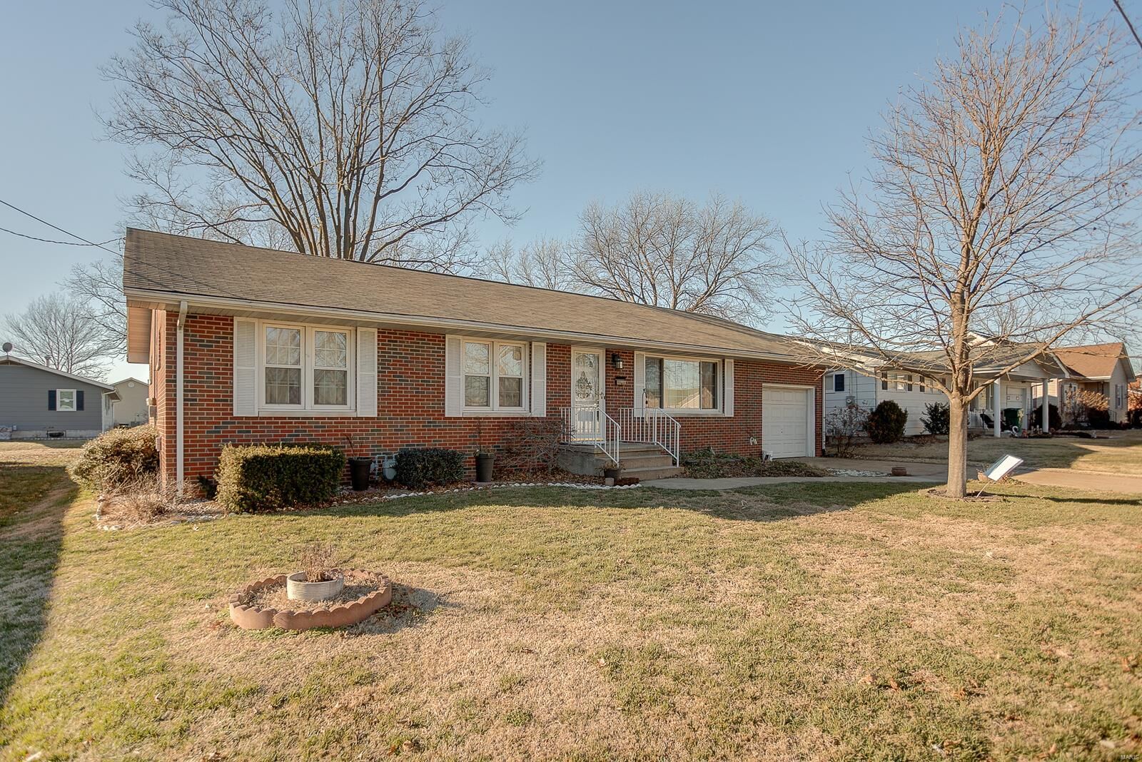 Property Photo:  845 N Plum  IL 62230 