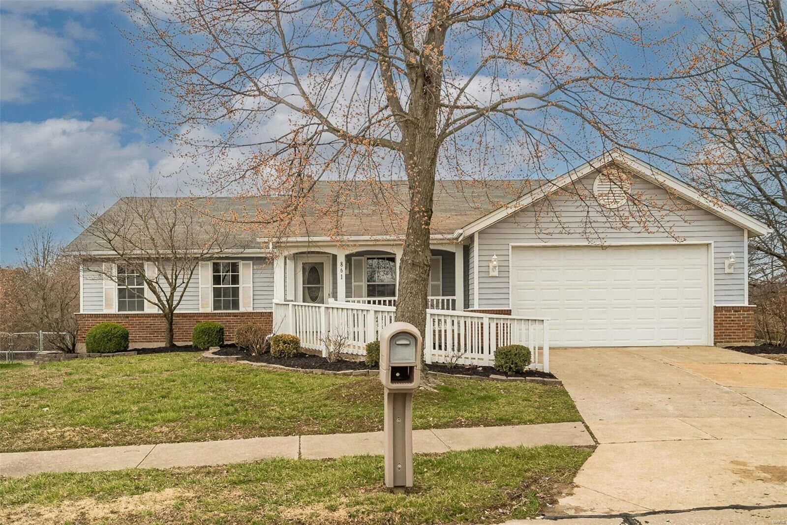 Property Photo: 861 Vista Pointe Drive MO 63138
