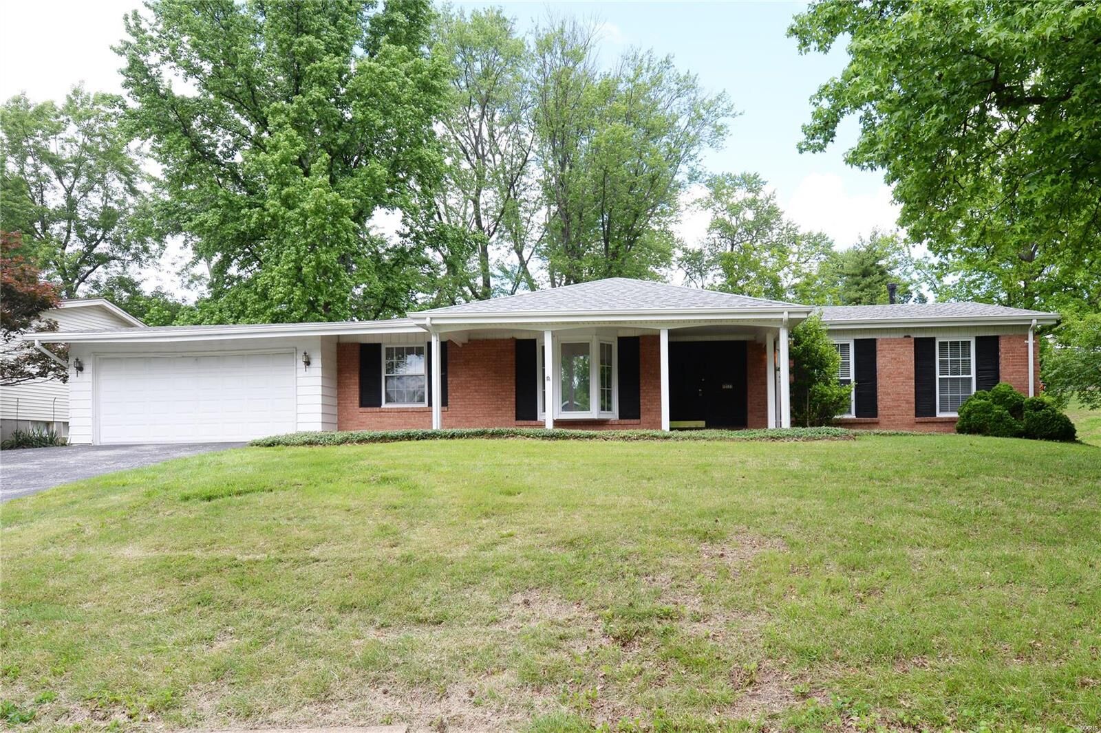 Property Photo: 12131 Lake Meade Drive MO 63146
