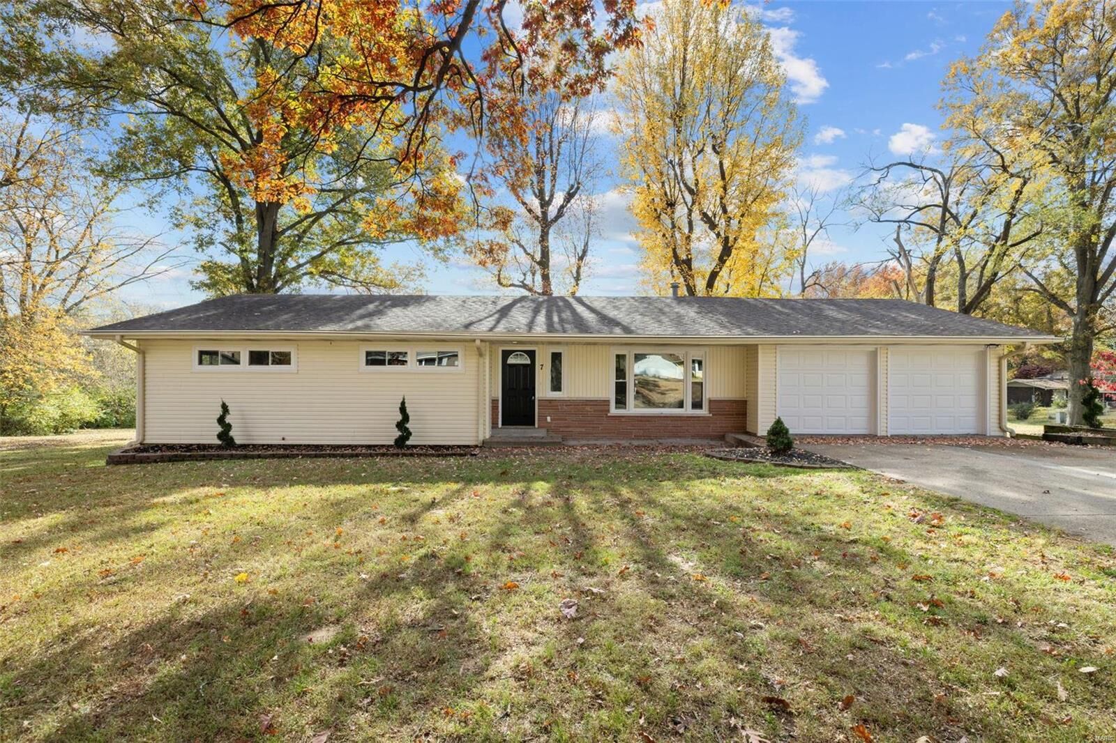 Property Photo:  7 Rolling Hills Drive  MO 63033 