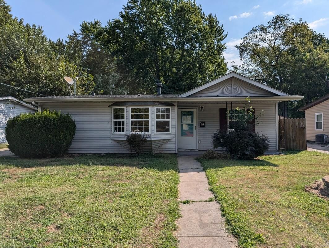 Property Photo: 2928 Dale Avenue IL 62040