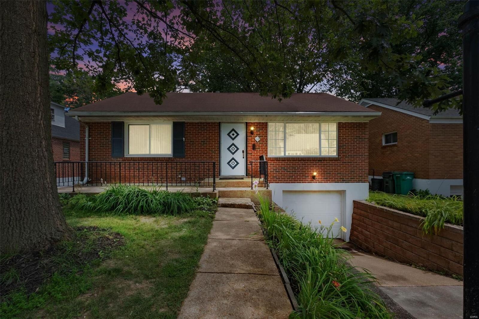 Property Photo: 12 Saint Charles Place MO 63119