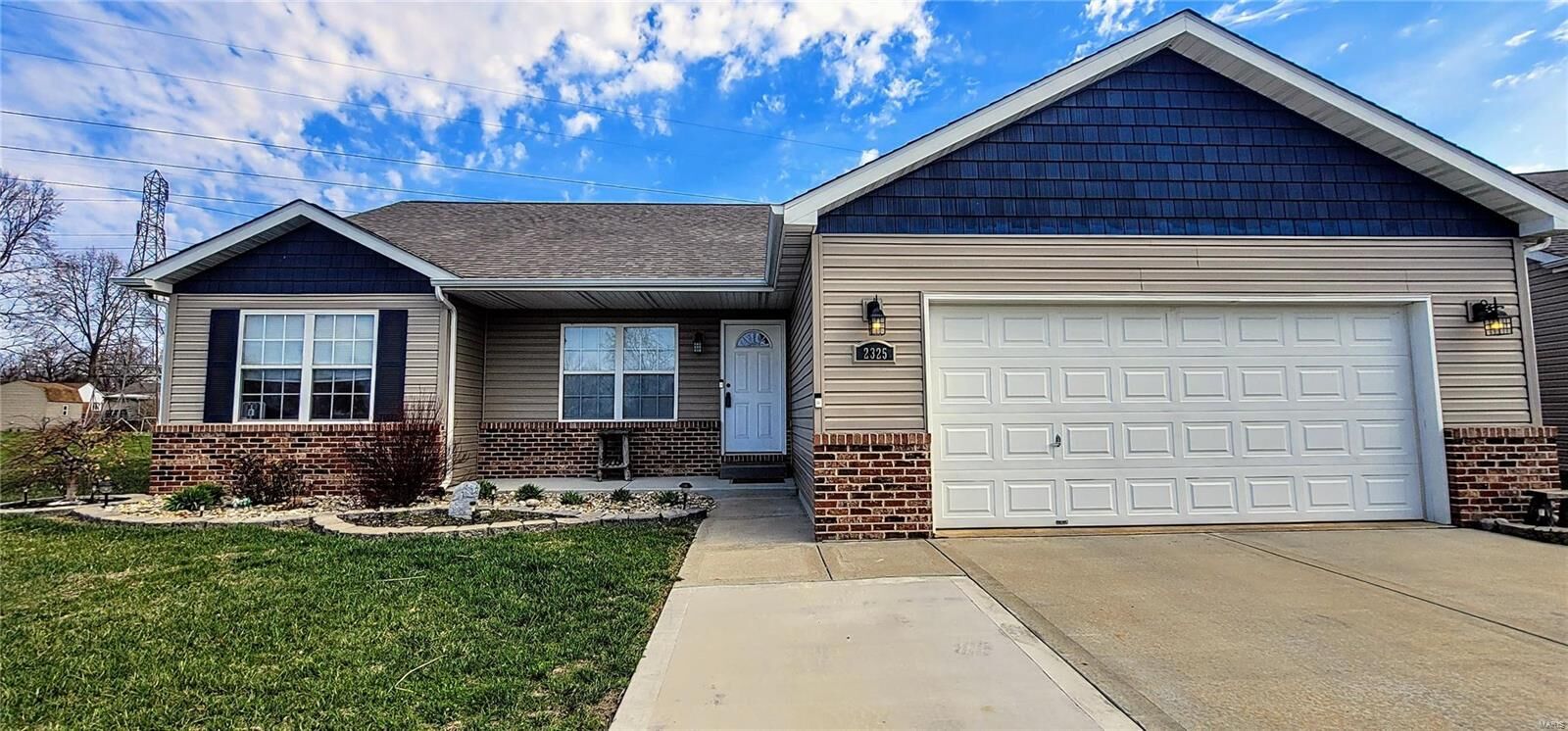 Property Photo: 2325 Hunters Point Drive IL 62040