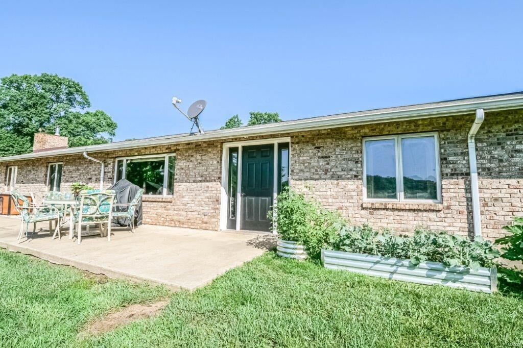 Property Photo:  300 Thomas Lane  MO 63379 